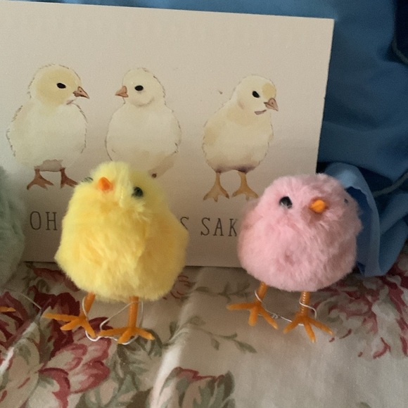 Set of Three Plush Chicks - Blue, Yellow, Pink With A decorative Chic Board - Picture 3 of 7